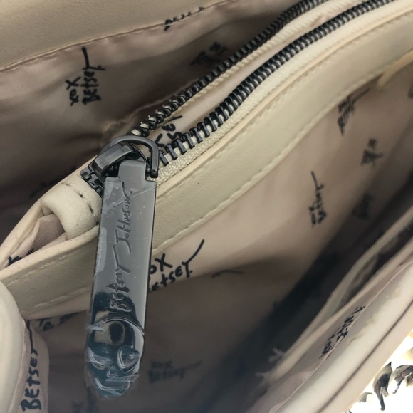 BETSEY JOHNSON NWT Large Skull Floral Embossed XOKIARA Tote Bag Cream - Picture 13 of 14